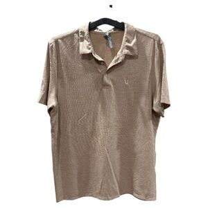 Vuori Men’s Polo Like New! Color: Tan
Size Medium